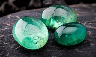 翡翠有色根好吗 翡翠的色根是什么样子的