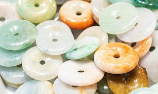 翡翠原石造假（翡翠原石造假图片讲解）