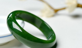 翡翠起胶好还是起莹好 翡翠起莹起胶起刚哪个好