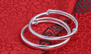 银饰手镯该如何保养?（银手镯的保养与清洗方法）