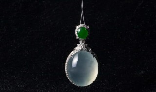 好翡翠（好翡翠手镯都发灰色）