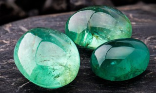 翡翠和碧玉哪个好（碧玉与翡翠哪个值钱）