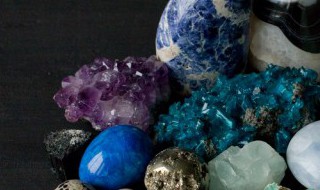 蓝色翡翠值钱吗（蓝色的翡翠贵不贵）