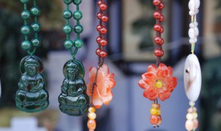 油青翡翠值钱吗 油青翡翠是不是不值钱