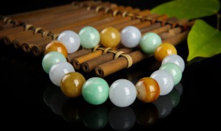 黄龙玉好还是翡翠好 黄龙玉跟翡翠比哪个贵