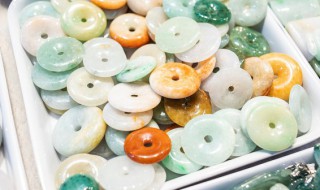 蓝水翡翠好吗（蓝水翡翠价值高吗）