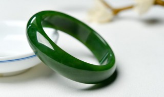 禾田玉和翡翠哪个好（和田玉好还是翡翠好）