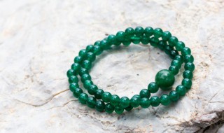 翡翠手镯哪里买好（翡翠手镯在哪里买好）
