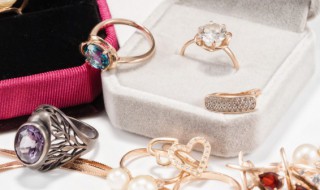 肉眼如何分辨钻石的真假（钻石可以肉眼辨别真假吗）