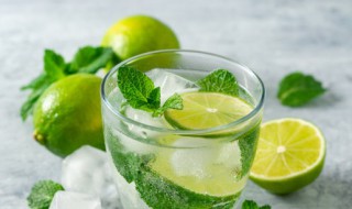 早上喝柠檬水有什么好处（早上喝柠檬水有什么好处吗）
