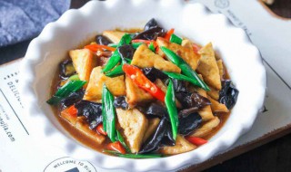 木耳蘑菇豆腐能否一起吃吗 木耳平菇豆腐能一起吃吗