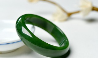 紫翡翠和绿翡翠哪个好（绿色翡翠好还是紫色翡翠好）