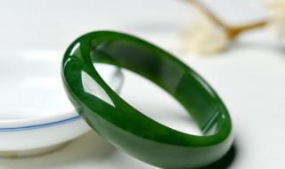 好的翡翠手镯多少钱（好点的翡翠手镯多少钱）