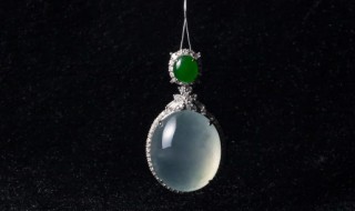 蜜蜡好还是翡翠好（蜜蜡和翡翠哪个更保值）