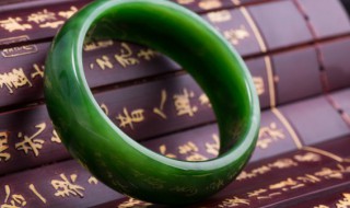 翡翠和白玉哪个好 白玉跟翡翠的区别