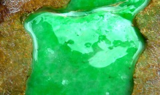 天然翡翠原石 天然翡翠原石打灯的鉴别方法