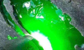 翡翠原石毛料 翡翠原石毛料市场价多少钱一公斤