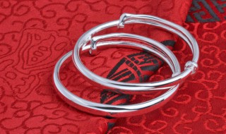 银手镯应该戴在哪只手上? 银手镯应该戴在哪只手上比较好