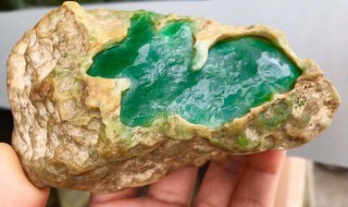 切翡翠原石（切翡翠原石视频）