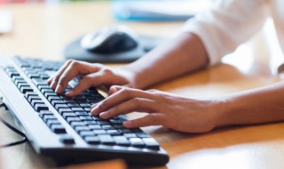 电脑字母键盘没反应是怎么回事 电脑键盘有一个字母没有反应怎么办