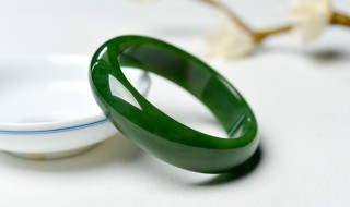 冰种帝王绿翡翠价格 冰种帝王绿翡翠价格是多少