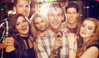 卡拉OK伴唱机的使用和保养 如何用音响唱卡拉ok