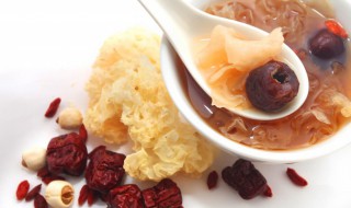 银耳出胶好还是不出好（容易出胶的银耳好还是不容易出胶的银耳好）