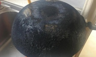 锅底被烧黑了怎么办 不小心把锅底烧黑了怎么办