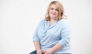 怎么通过穿衣修饰肥胖的身材（肥胖怎么穿衣服）