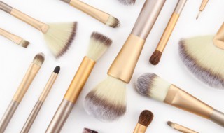 怎么成为一名化妆师（如何成为一名化妆师?）