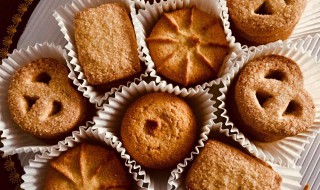 怎么用模具做饼干(怎么自己做饼干模具)