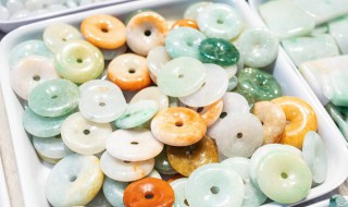 翡翠和玉髓哪个更贵 为什么玉髓比翡翠便宜