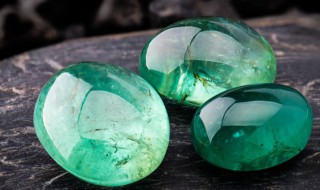 翡翠的种类有哪些（市面上常见的翡翠种类有哪些）