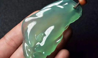 糯化翡翠做牌子值吗（高糯化翡翠做什么好）