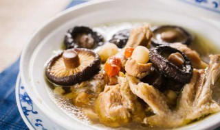 香菇和什么煲汤好喝（香菇跟什么煮汤好喝）