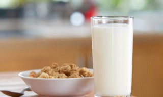 牛奶上面一层膜是什么 牛奶上面一层膜是什么可以吃吗