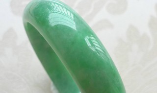 翡翠都是绿色的吗 翡翠只有绿色的吗