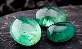 新疆有翡翠吗（新疆玉和翡翠的区别）