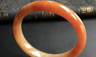 翡翠有黄色的吗 翡翠上有黄色