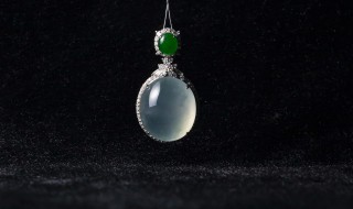 翡翠可以戴着洗澡吗（翡翠可以戴着洗澡吗?）