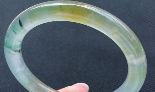 翡翠发黄了是真货吗（翡翠带黄皮是不是假的）