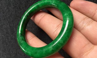 翡翠手镯有裂纹正常吗 翡翠手镯里面有裂纹正常吗