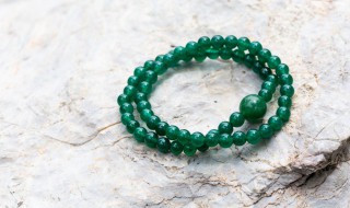 男人带玉还是翡翠 男人戴玉还是翡翠