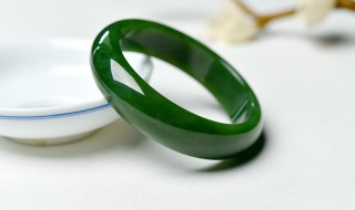 翡翠是不是玉的一种（翡翠是玉么）