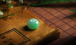 墨玉是翡翠吗 墨翠和墨玉