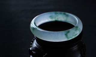 玉跟翡翠哪个贵（玉和翡翠有区别吗?哪个更贵些）