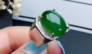 男性带和田玉还是翡翠 男的带和田玉还是翡翠