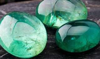 翡翠如何区分（怎么辨别是不是真翡翠）