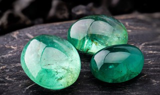 翡翠是玉还是石头 翡翠跟玉石的区别是什么