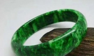 翡翠有气泡是真的吗（假翡翠有气泡的图片）